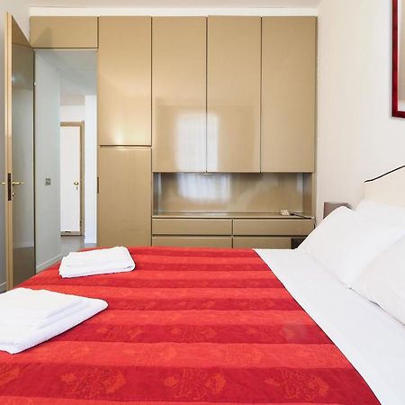 Duomo Luxury Apartment - ONE BED Milán Exterior foto
