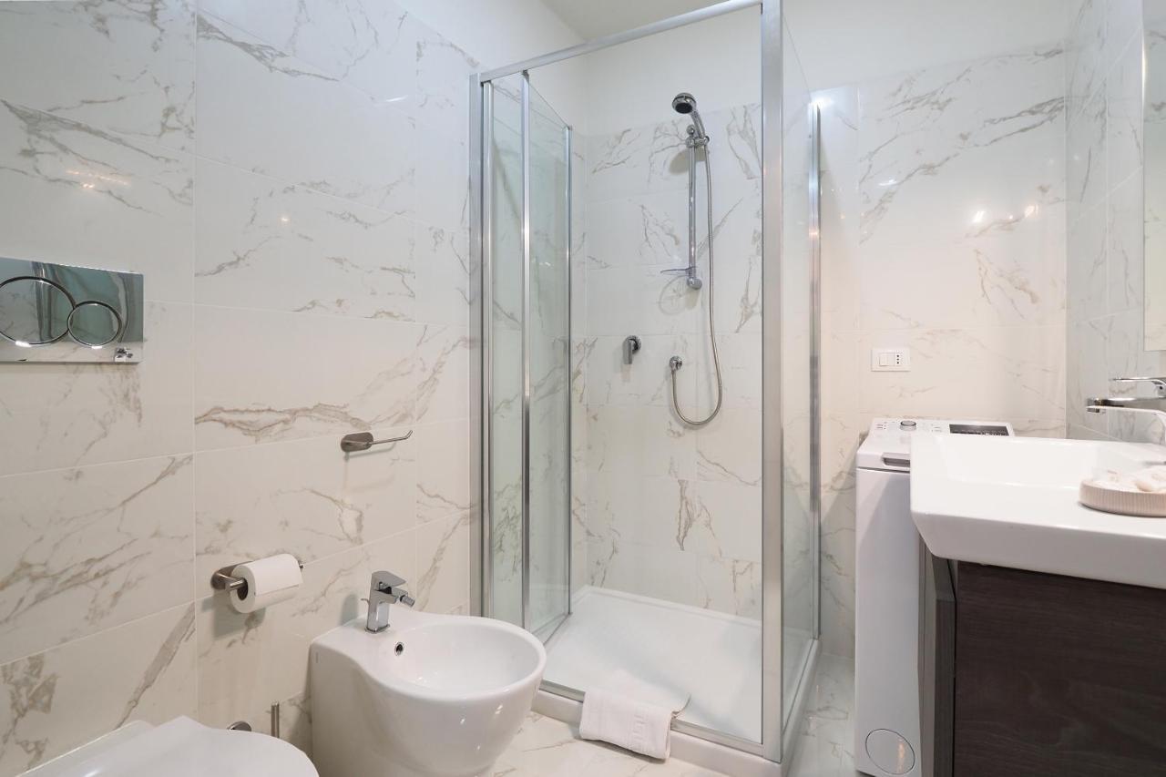 Duomo Luxury Apartment - ONE BED Milán Exterior foto