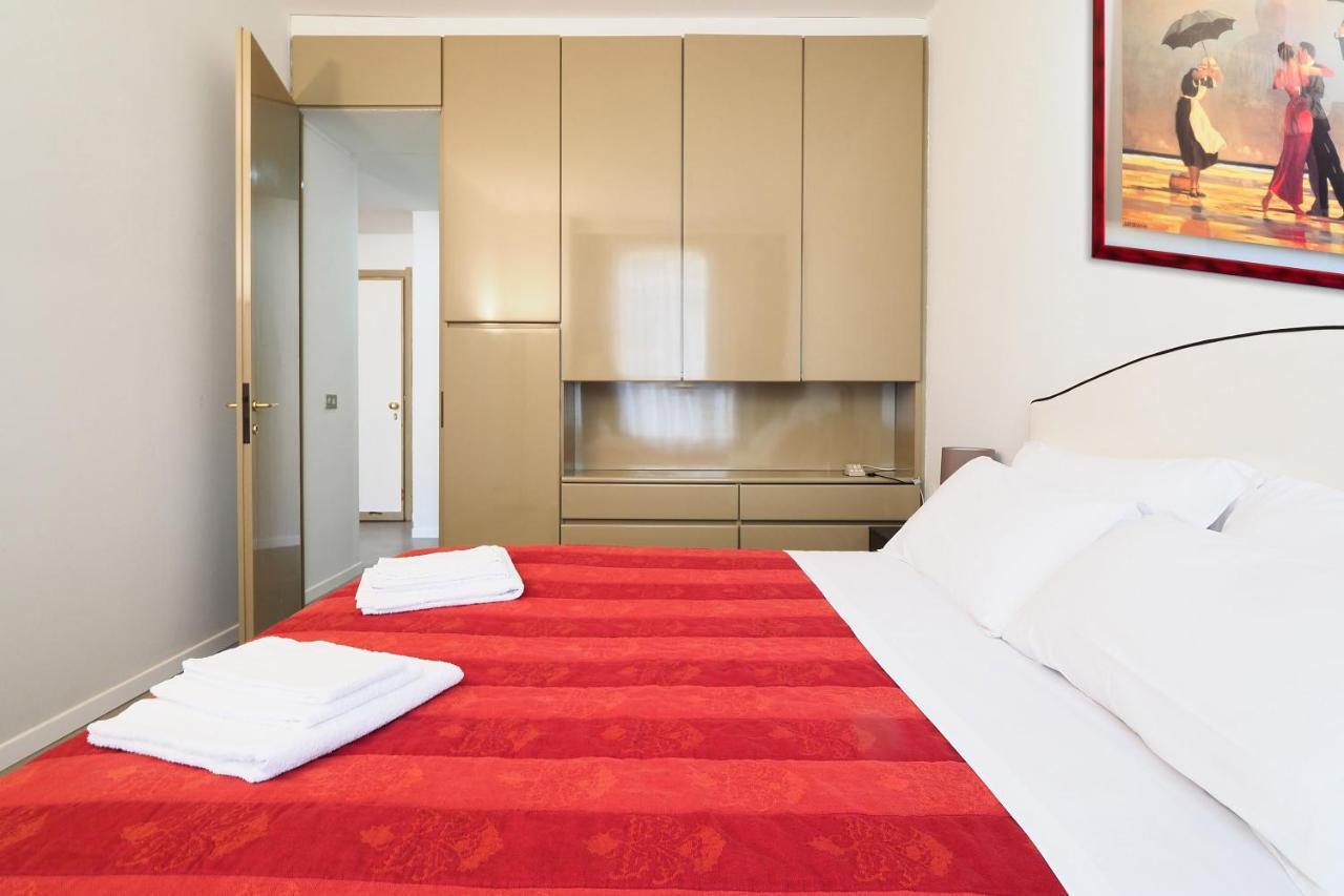 Duomo Luxury Apartment - ONE BED Milán Exterior foto